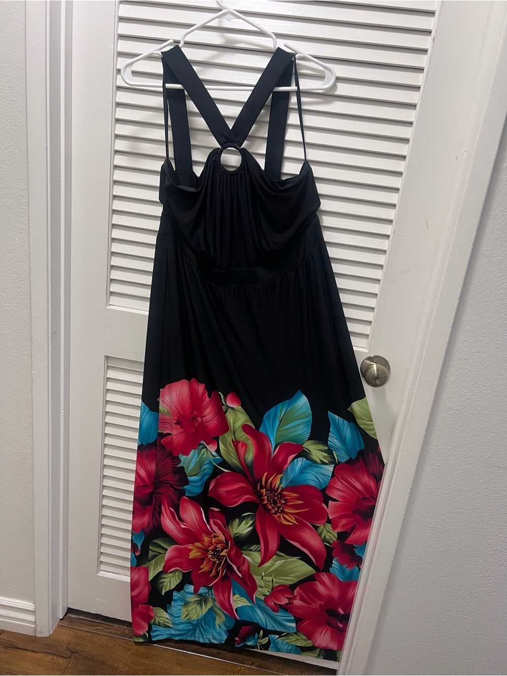 Avenue Black Maxi Dress with Red & Teal Floral Print size 14-16